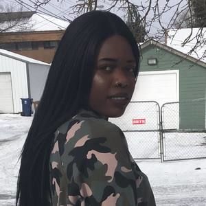 Meet your Posher, Elizabeth